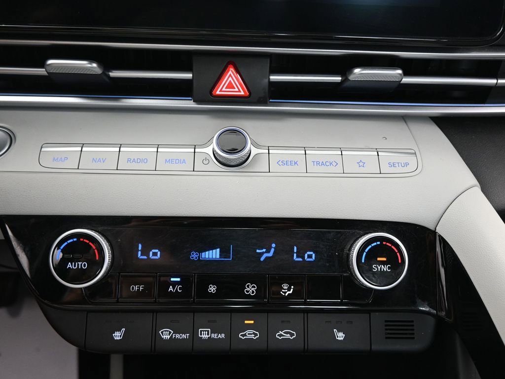 Used 2025 Hyundai Elantra Limited FWD image 31
