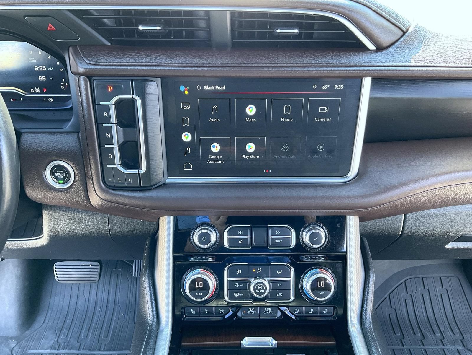Certified 2022 GMC Yukon XL Denali w/ Denali Premium Package AWD/4WD image 13