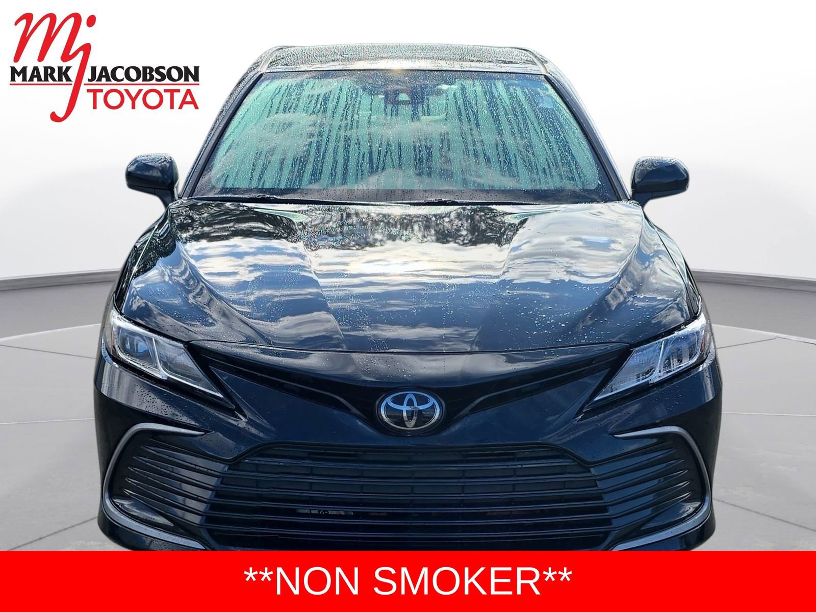 Used 2021 Toyota Camry LE image 2