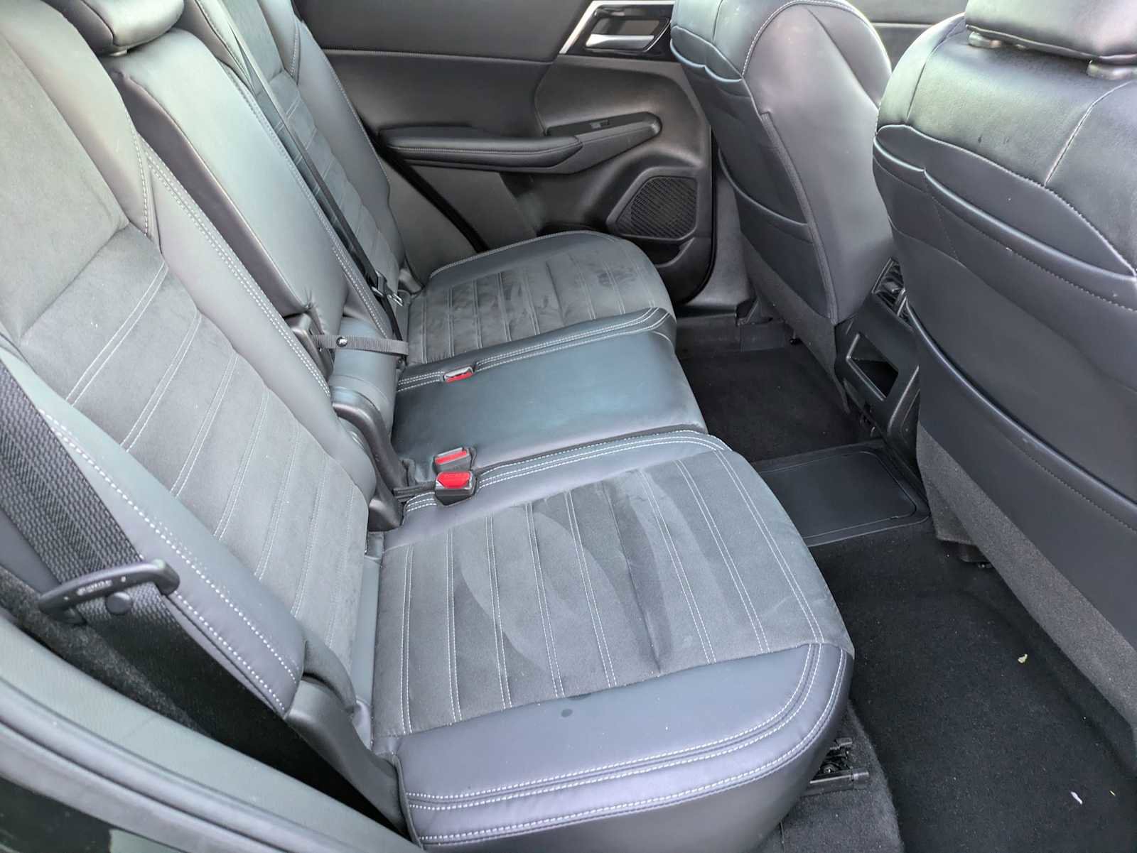 Used 2023 Mitsubishi Outlander SE image 20