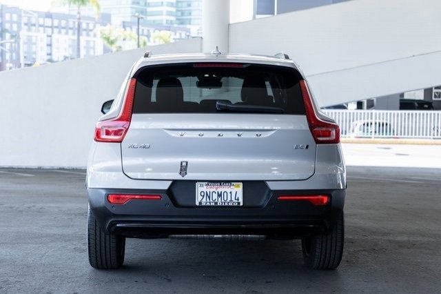New 2025 Volvo XC40 B5 Plus image 3