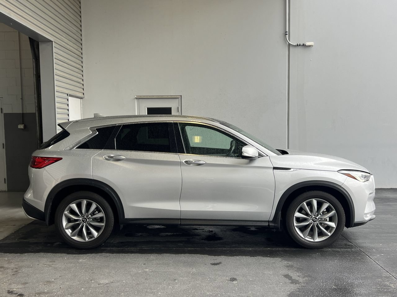 Used 2021 INFINITI QX50 Luxe AWD/4WD image 2