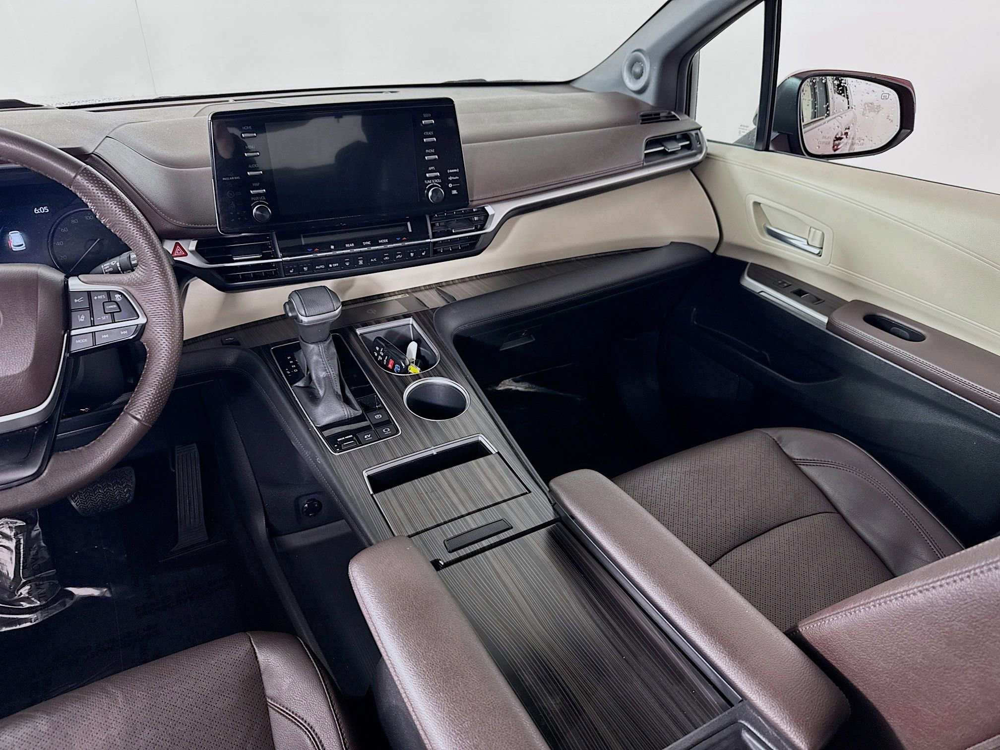 Certified 2023 Toyota Sienna Platinum image 20