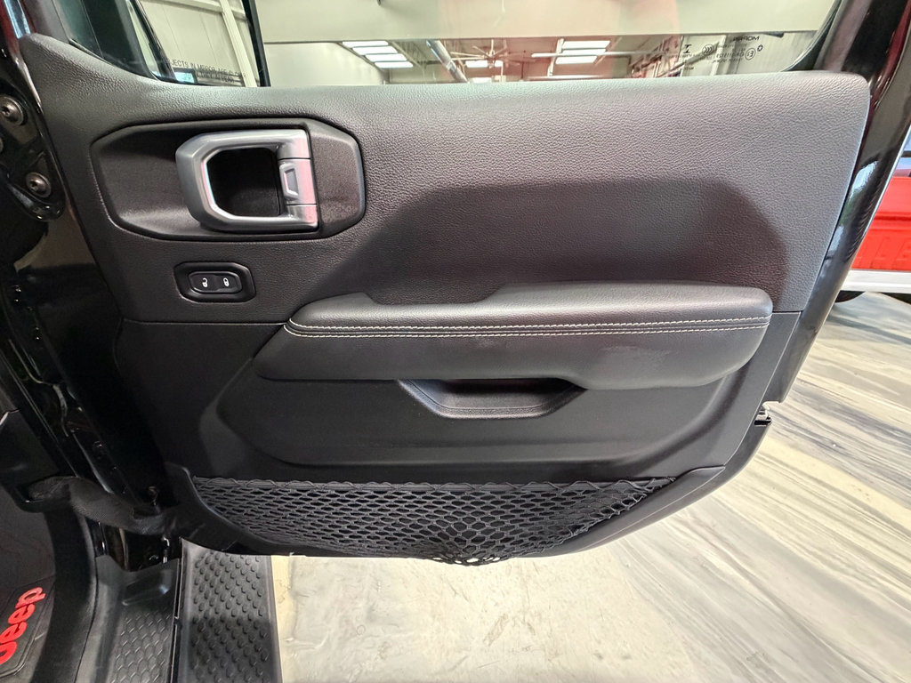 Used 2022 Jeep Wrangler Unlimited Sahara w/ Cold Weather Group AWD/4WD image 44