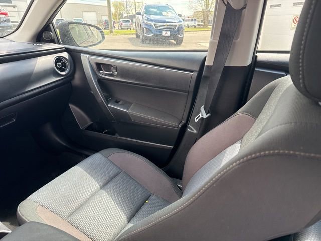 Used 2018 Toyota Corolla LE FWD image 14