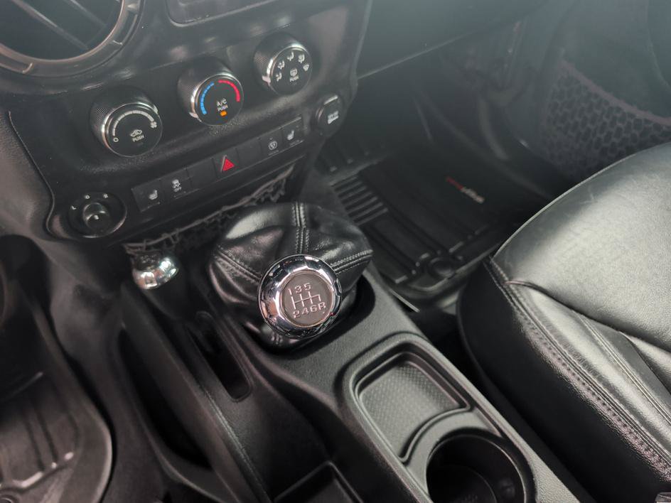 Used 2018 Jeep Wrangler Unlimited Sahara AWD/4WD image 26