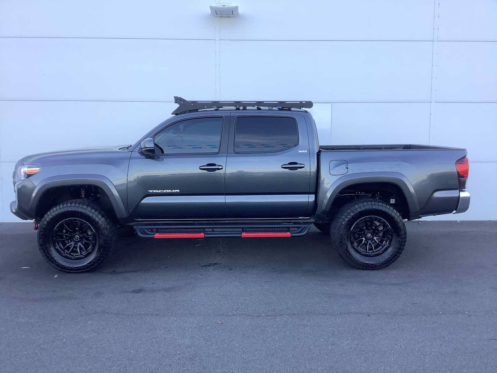Used 2022 Toyota Tacoma SR5 AWD/4WD image 2