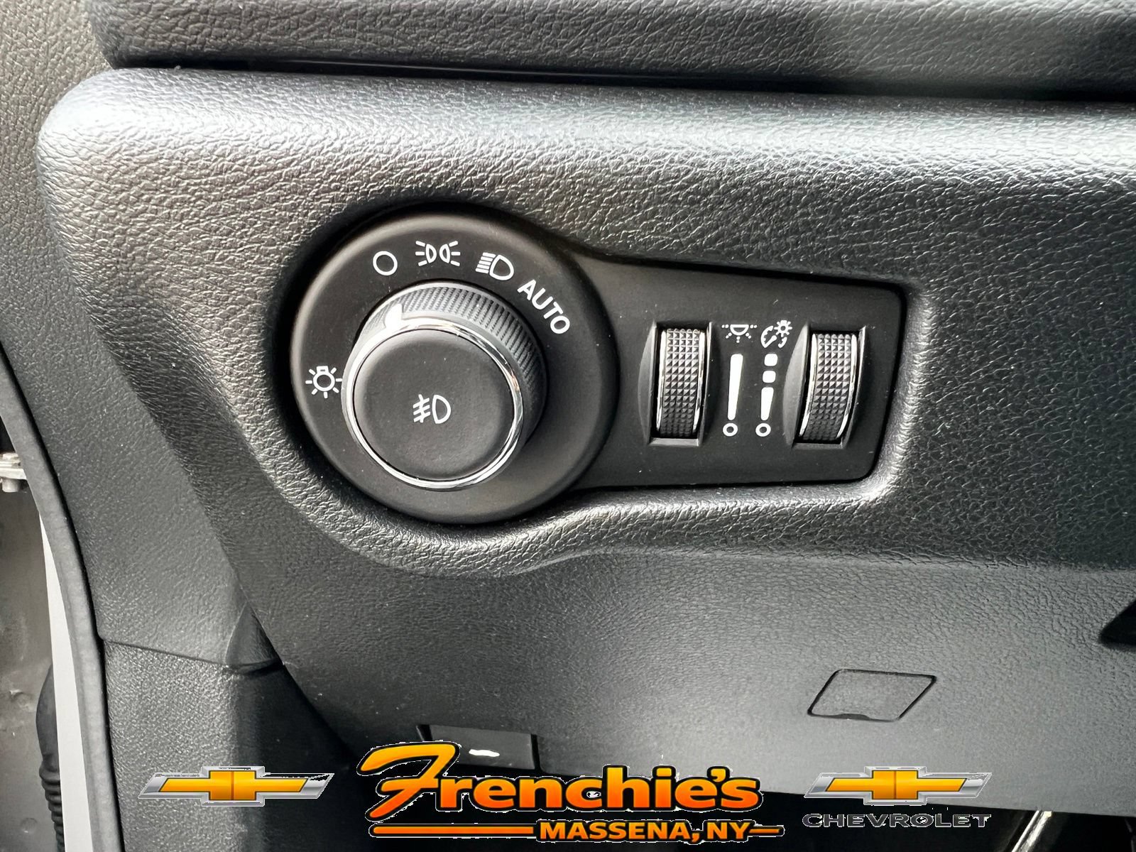 Used 2025 Chrysler Pacifica Select FWD image 17