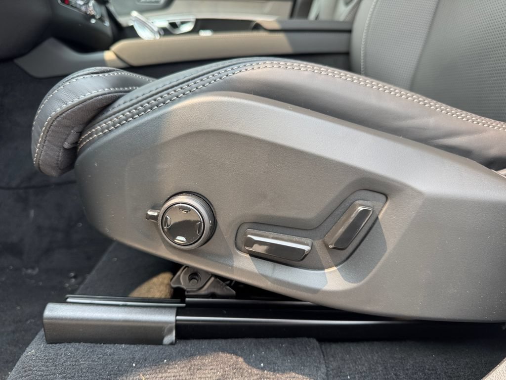 New 2026 Volvo XC90 B6 Ultra w/ Protection Package AWD/4WD image 11