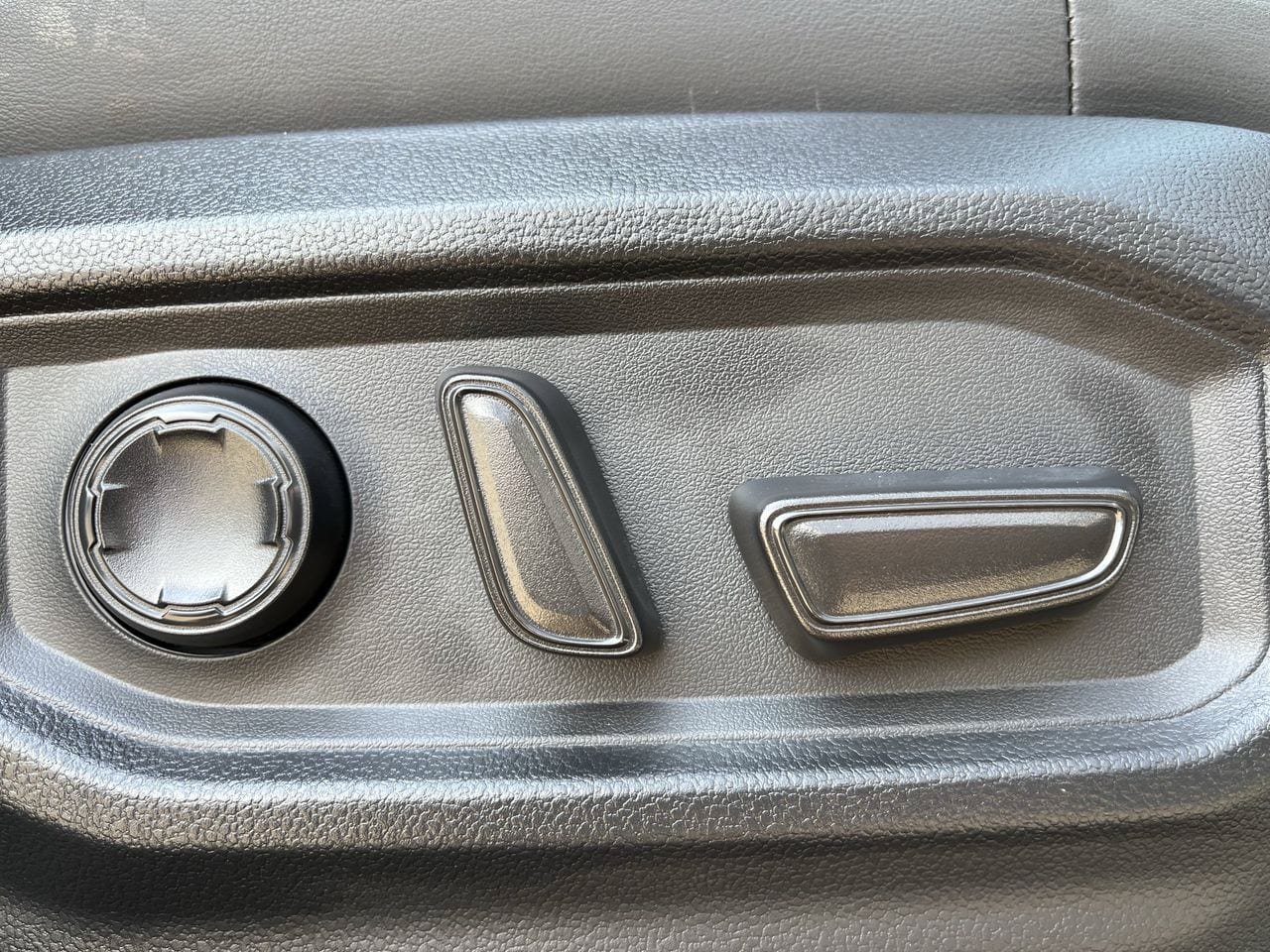 Used 2024 Toyota Tundra Platinum AWD/4WD image 26