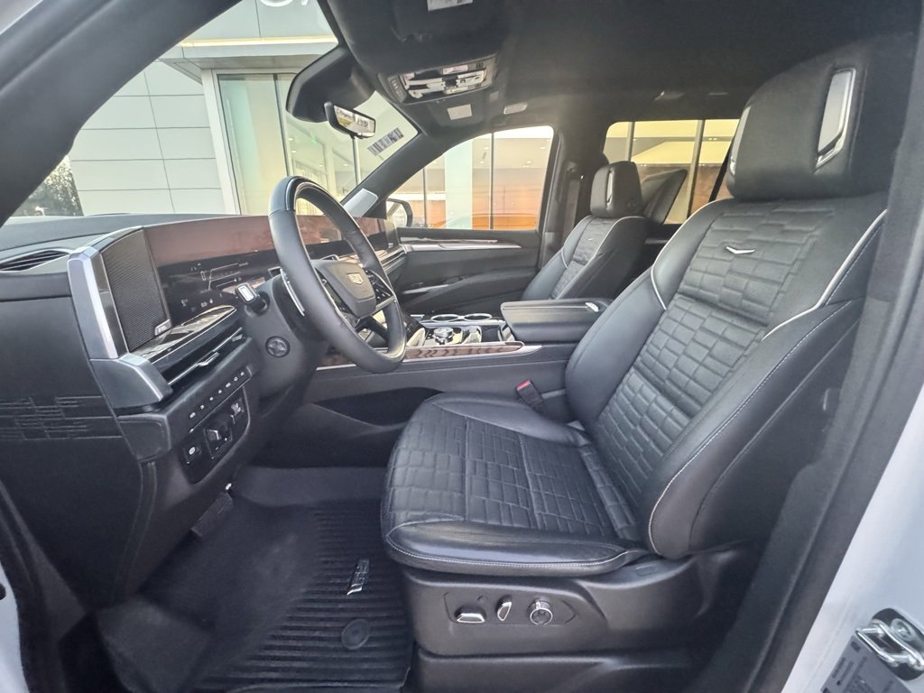 Used 2025 Cadillac Escalade Sport Platinum w/ LPO, ONYX Package image 10