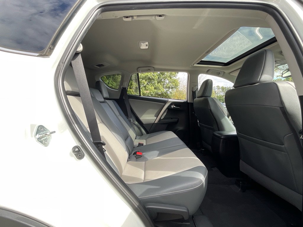 Used 2015 Toyota RAV4 Limited image 30