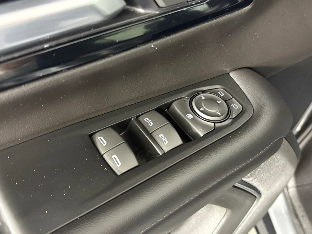 Used 2025 Chevrolet Suburban Z71 AWD/4WD image 17