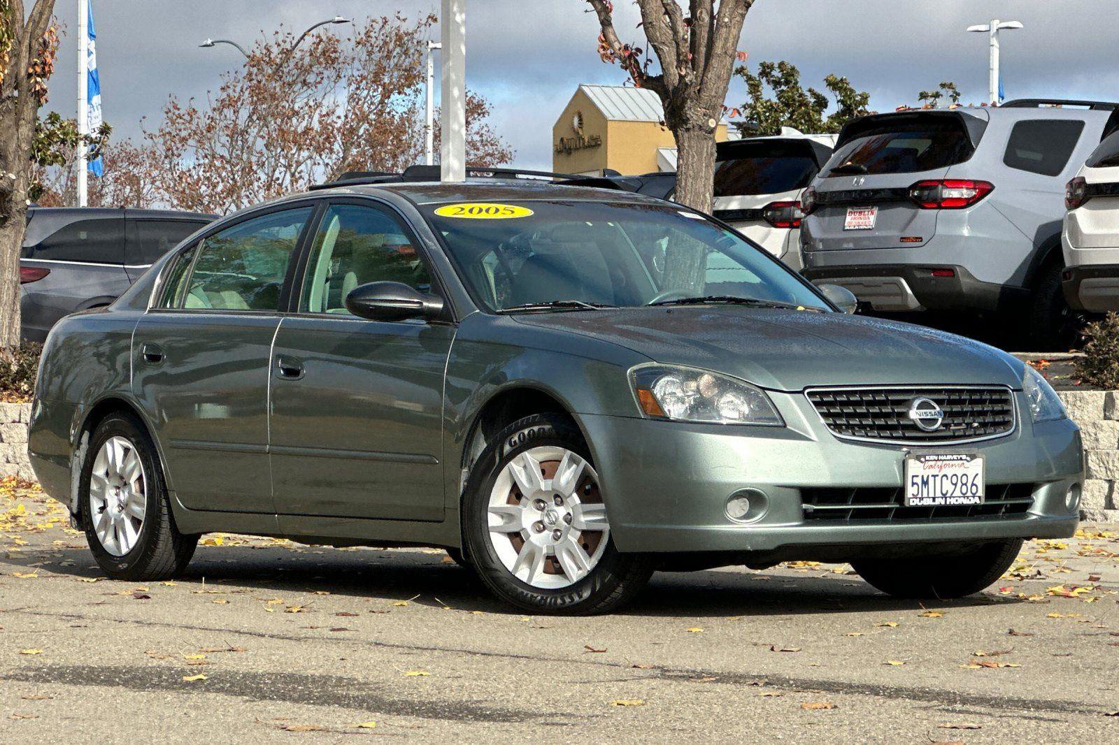 Used 2005 Nissan Altima 2.5 S w/ (S02) Side Airbags Pkg image 2