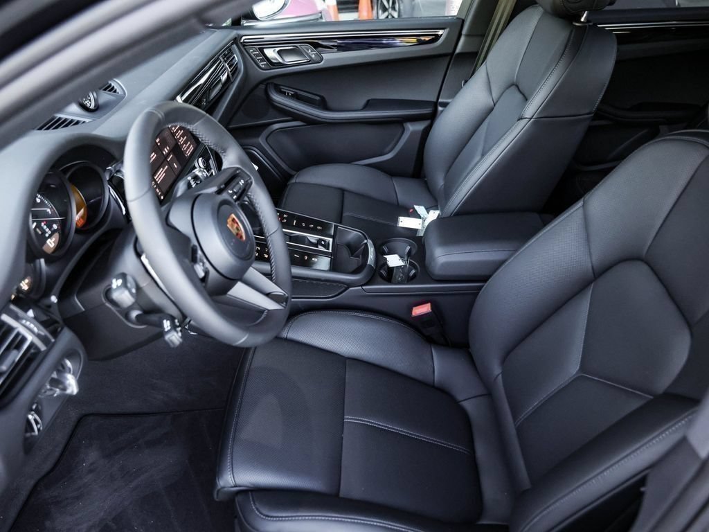 Certified 2026 Porsche Macan AWD/4WD image 15
