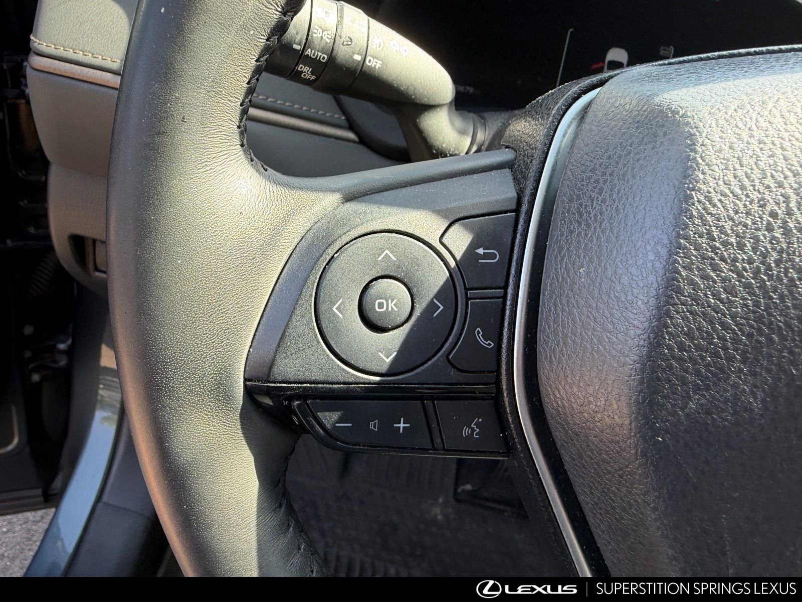 Used 2023 Toyota Venza Limited image 9