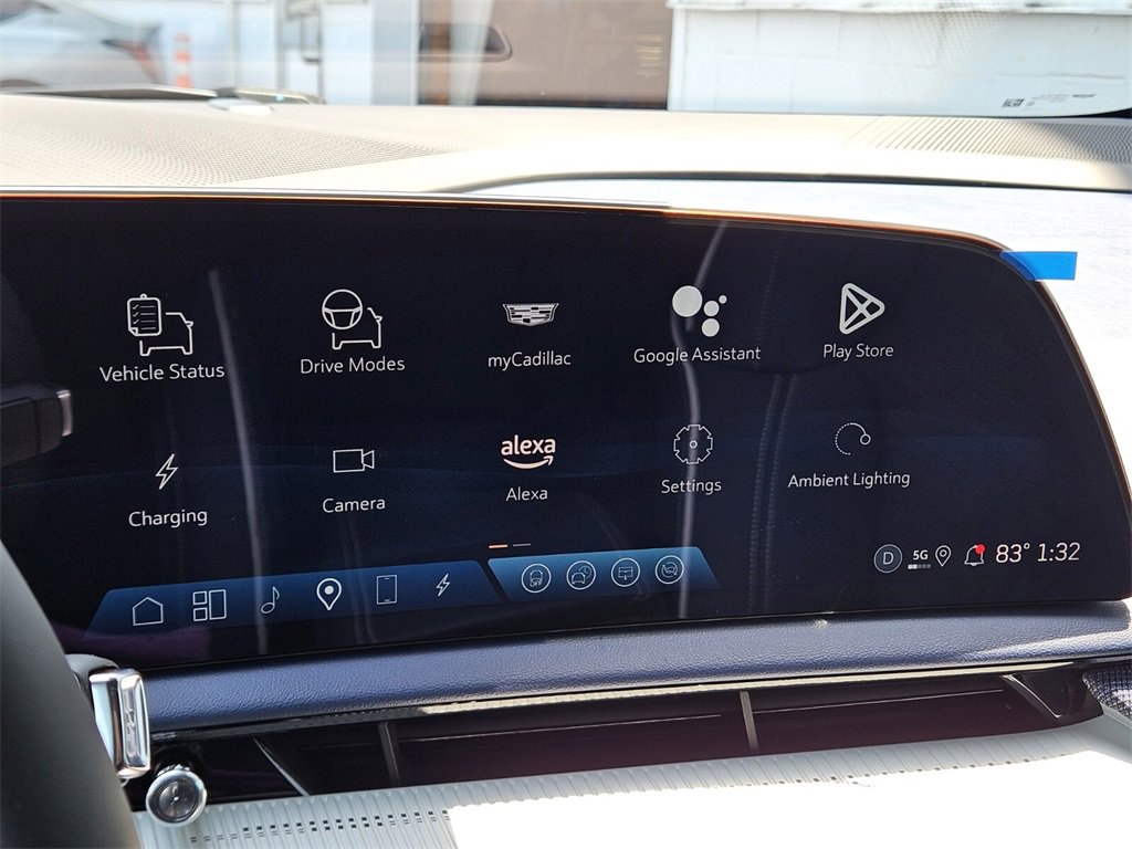 New 2025 Cadillac Optiq Luxury 2 image 18