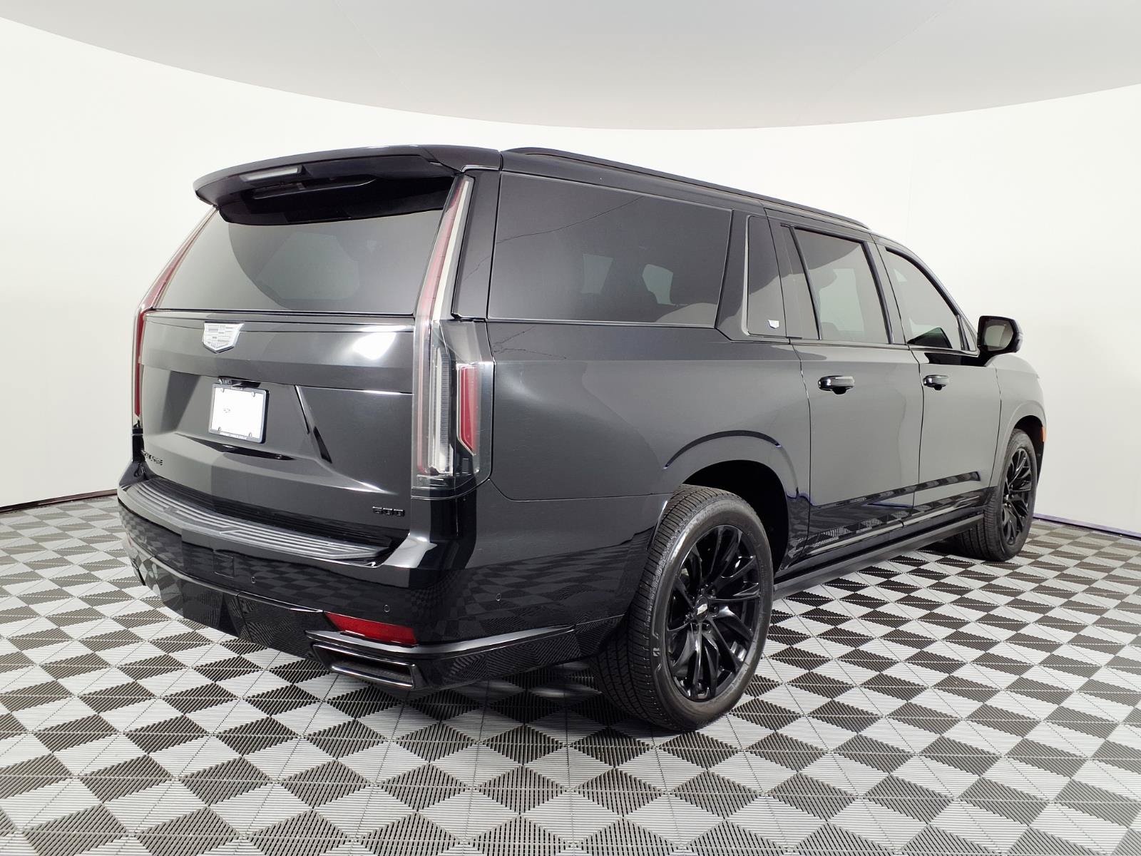 Certified 2023 Cadillac Escalade ESV Sport Platinum w/ LPO, ONYX Package AWD/4WD image 4