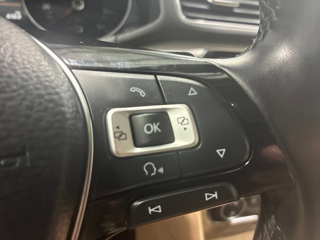 Used 2017 Volkswagen Passat 3.6 SEL Premium FWD image 18