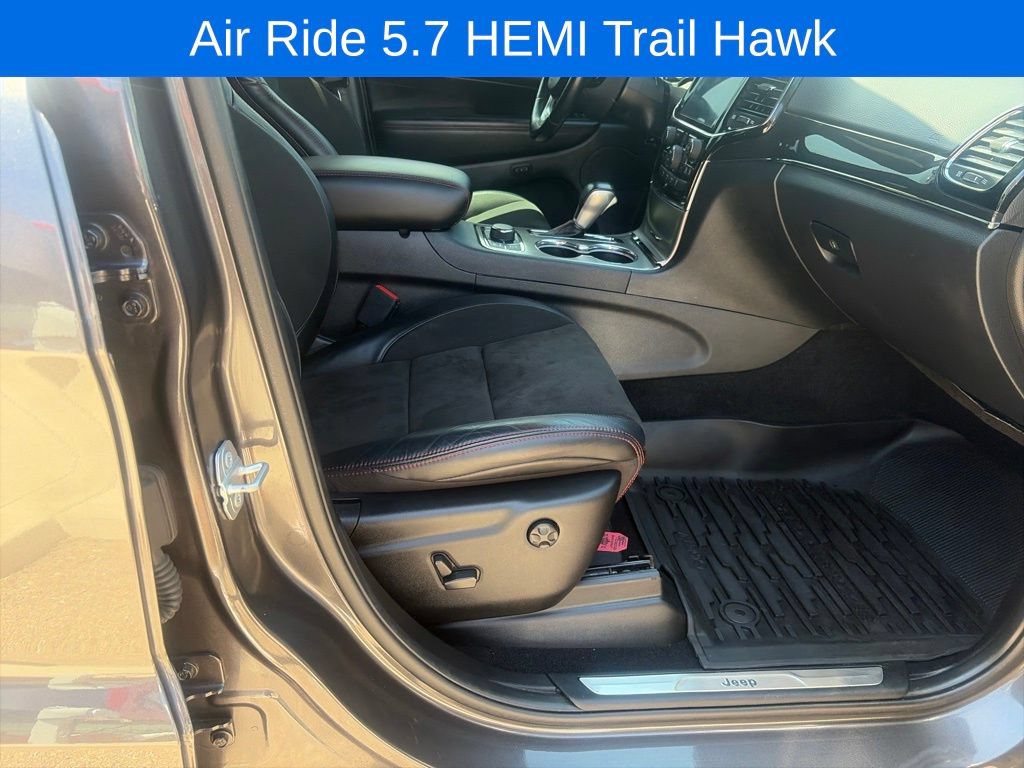 Used 2021 Jeep Grand Cherokee Trailhawk w/ Premium Lighting Group AWD/4WD image 26