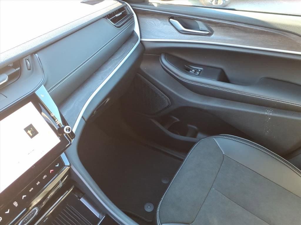 New 2026 Jeep Grand Cherokee Altitude image 30