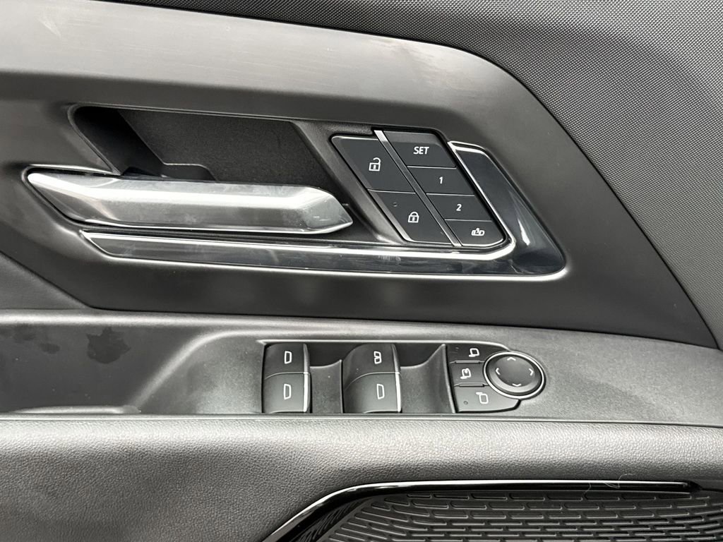 New 2025 Chevrolet Silverado EV LT image 15