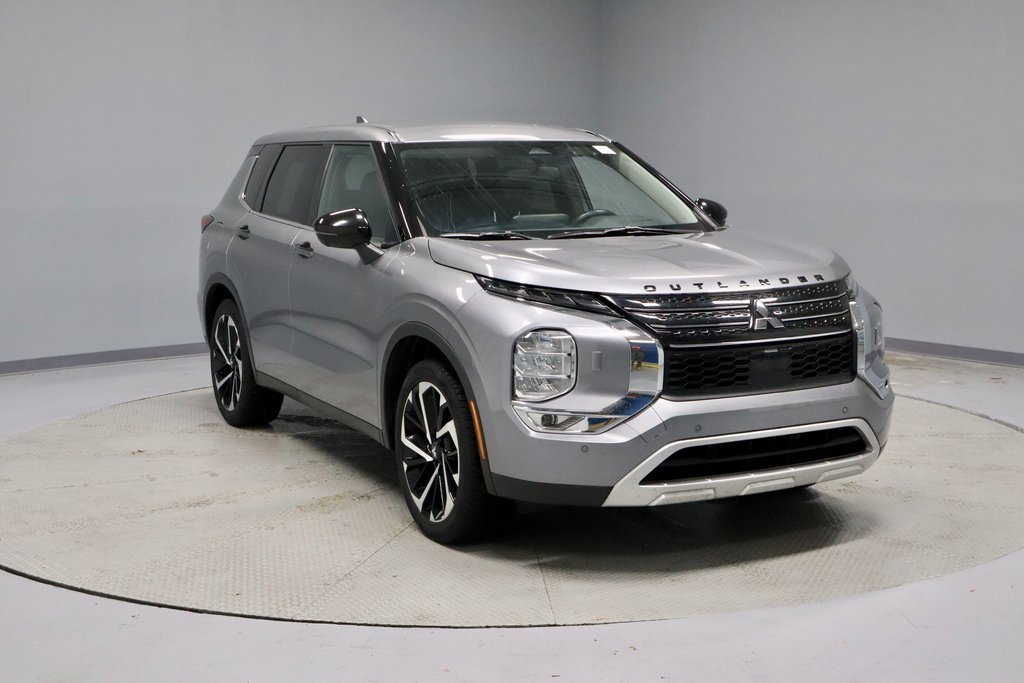 Used 2022 Mitsubishi Outlander SE image 1