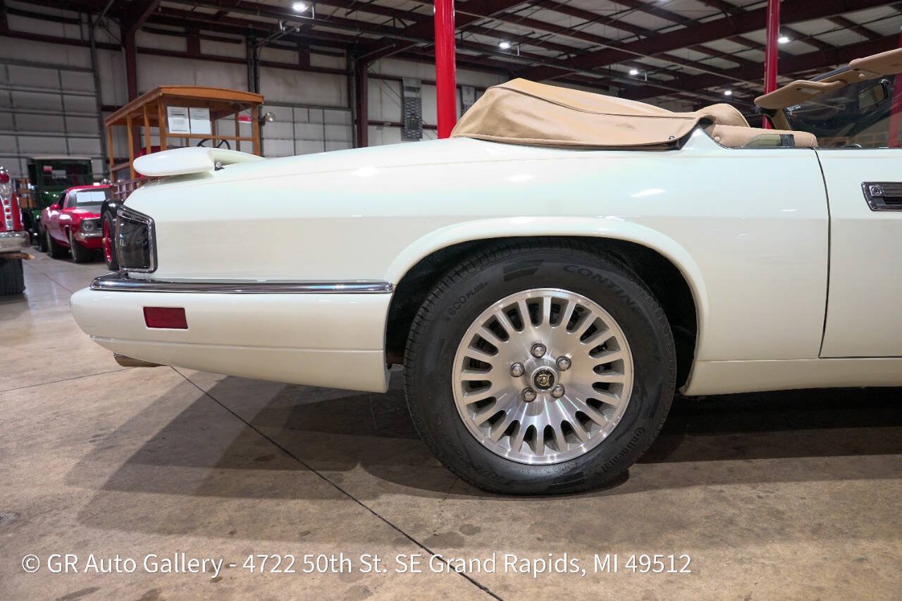 Used 1995 Jaguar XJS V12 Convertible RWD image 9