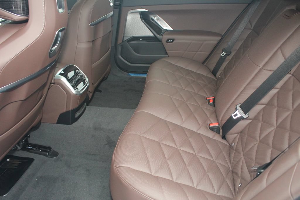 Used 2026 BMW 740i xDrive w/ Premium Package AWD/4WD image 22