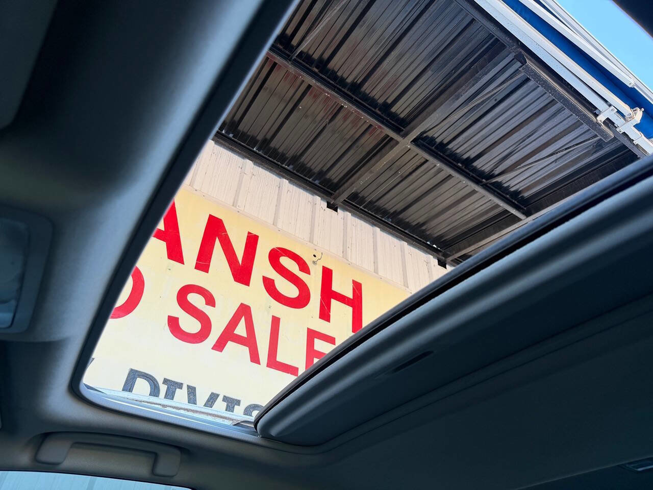 Used 2016 Toyota Camry SE w/ Moonroof Package FWD image 30