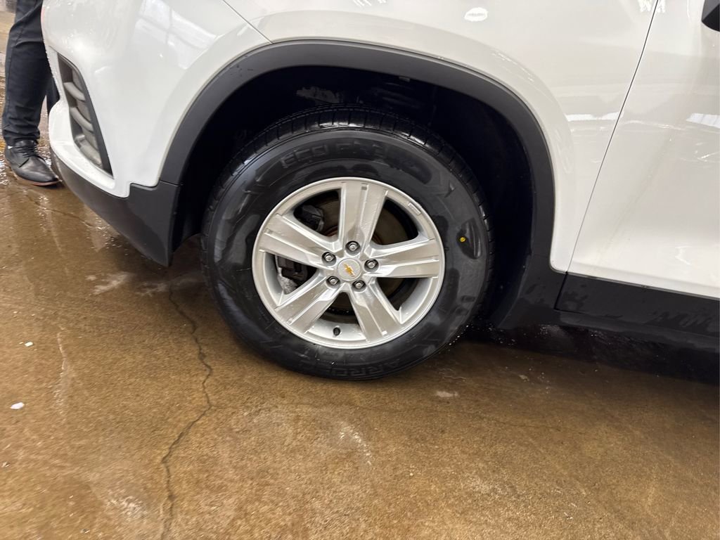 Used 2018 Chevrolet Trax LS image 12