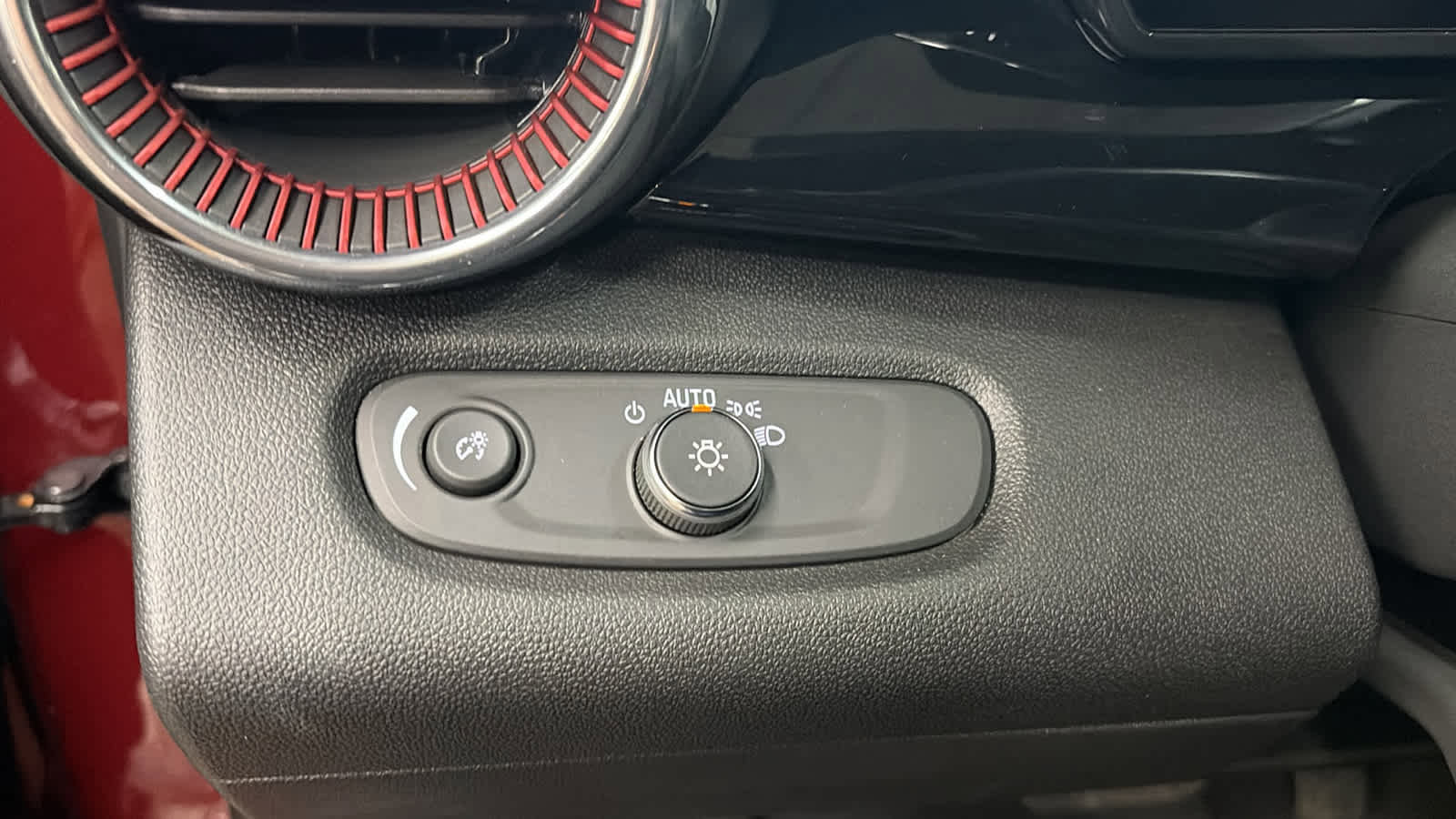 Certified 2024 Chevrolet Trax RS w/ Driver Confidence Package image 9