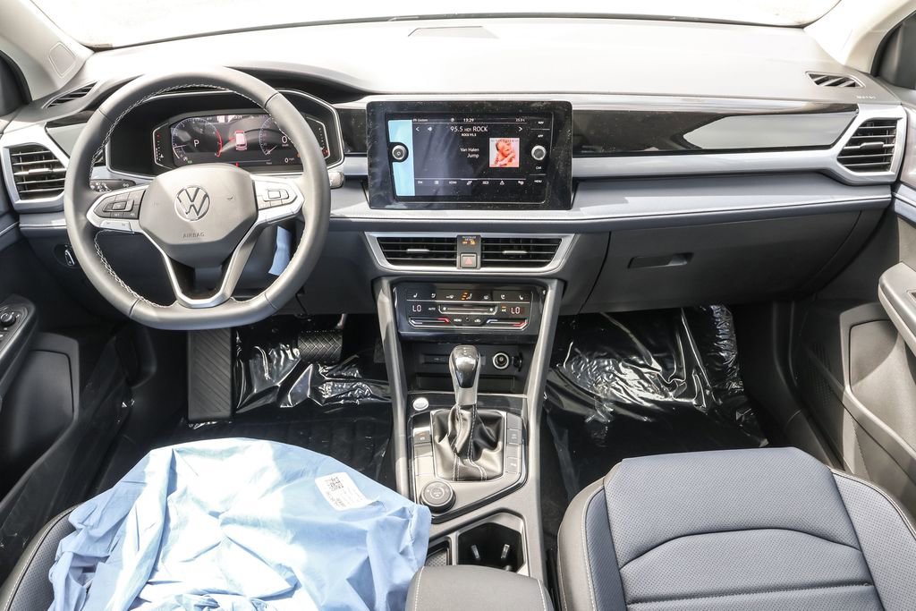 Used 2025 Volkswagen Taos SEL image 29
