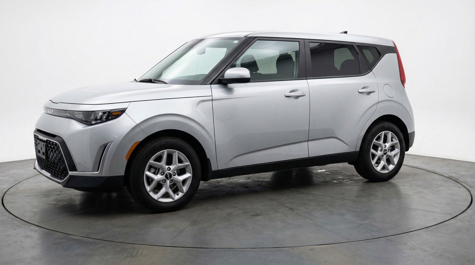 Used 2025 Kia Soul LX w/ LX Technology Package FWD image 3