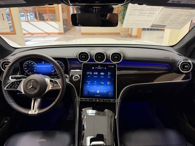 Used 2024 Mercedes-Benz GLC 300 4MATIC image 7