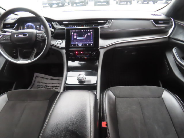 Used 2023 Jeep Grand Cherokee Altitude AWD/4WD image 25