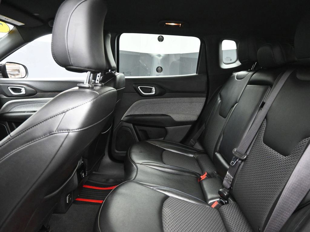 Used 2023 Jeep Compass Latitude image 10