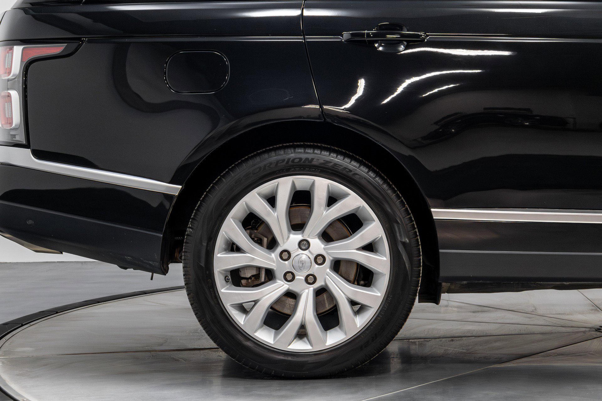 Used 2021 Land Rover Range Rover Westminster Edition image 17