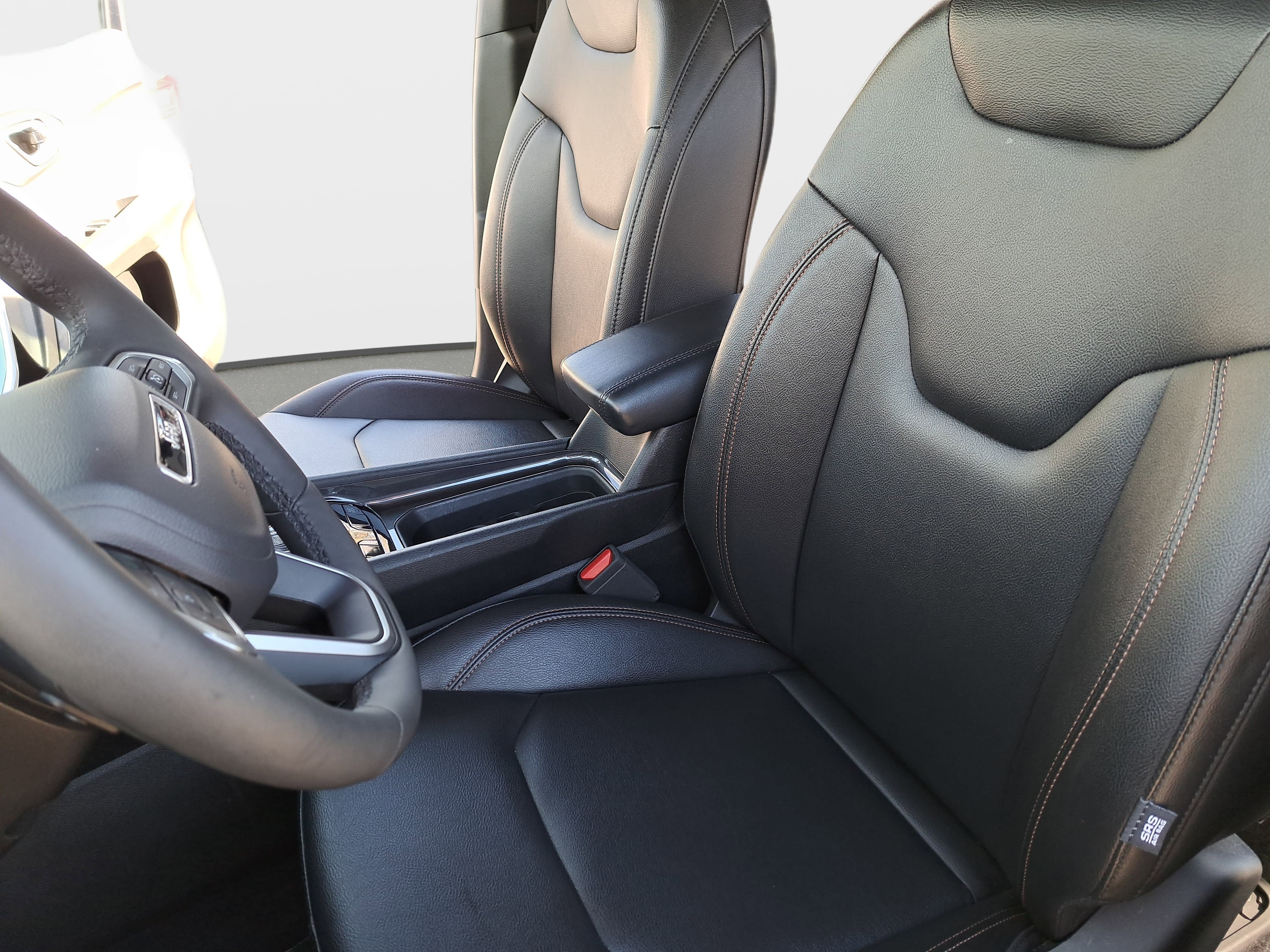 Used 2024 Jeep Compass Latitude image 16