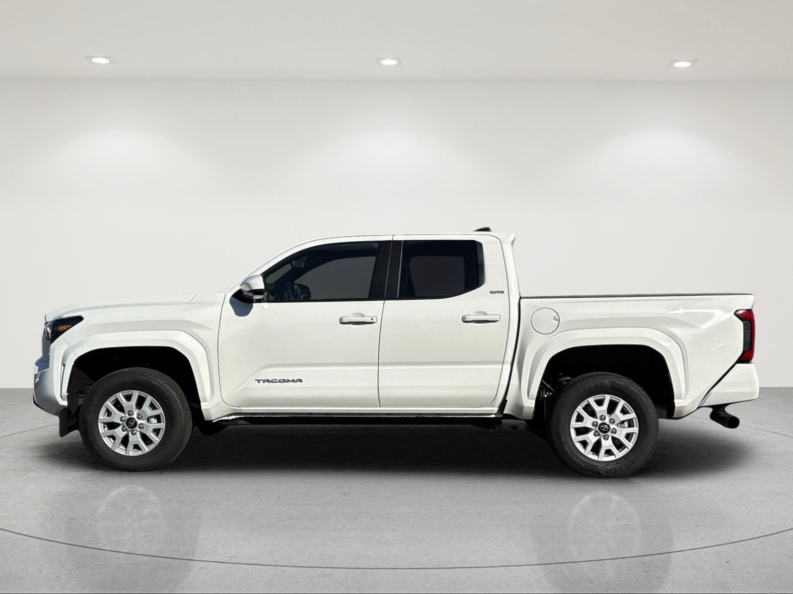Used 2026 Toyota Tacoma SR5 AWD/4WD image 2