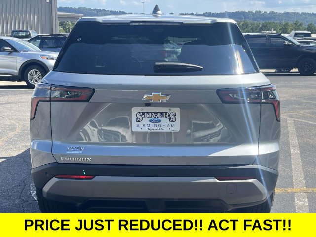 Used 2026 Chevrolet Equinox LT w/ Safety and Technology Package FWD image 5