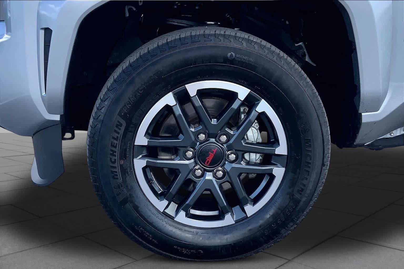 Used 2025 Toyota Tacoma TRD Sport AWD/4WD image 11