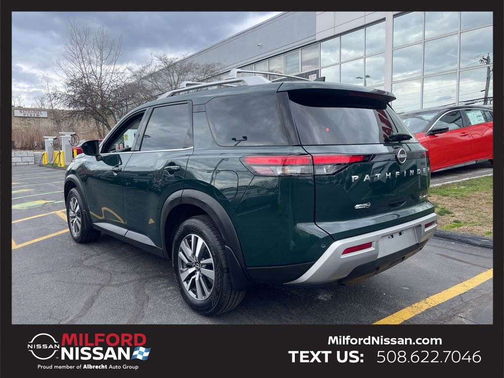 Certified 2024 Nissan Pathfinder SL image 3