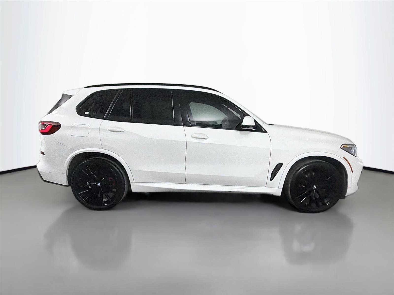 Used 2022 BMW X5 xDrive40i w/ M Sport Package AWD/4WD image 4