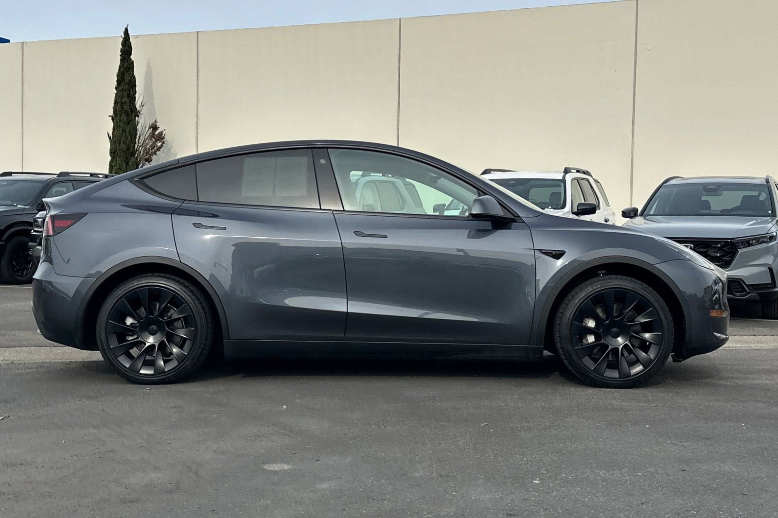 Used 2022 Tesla Model Y Long Range image 2