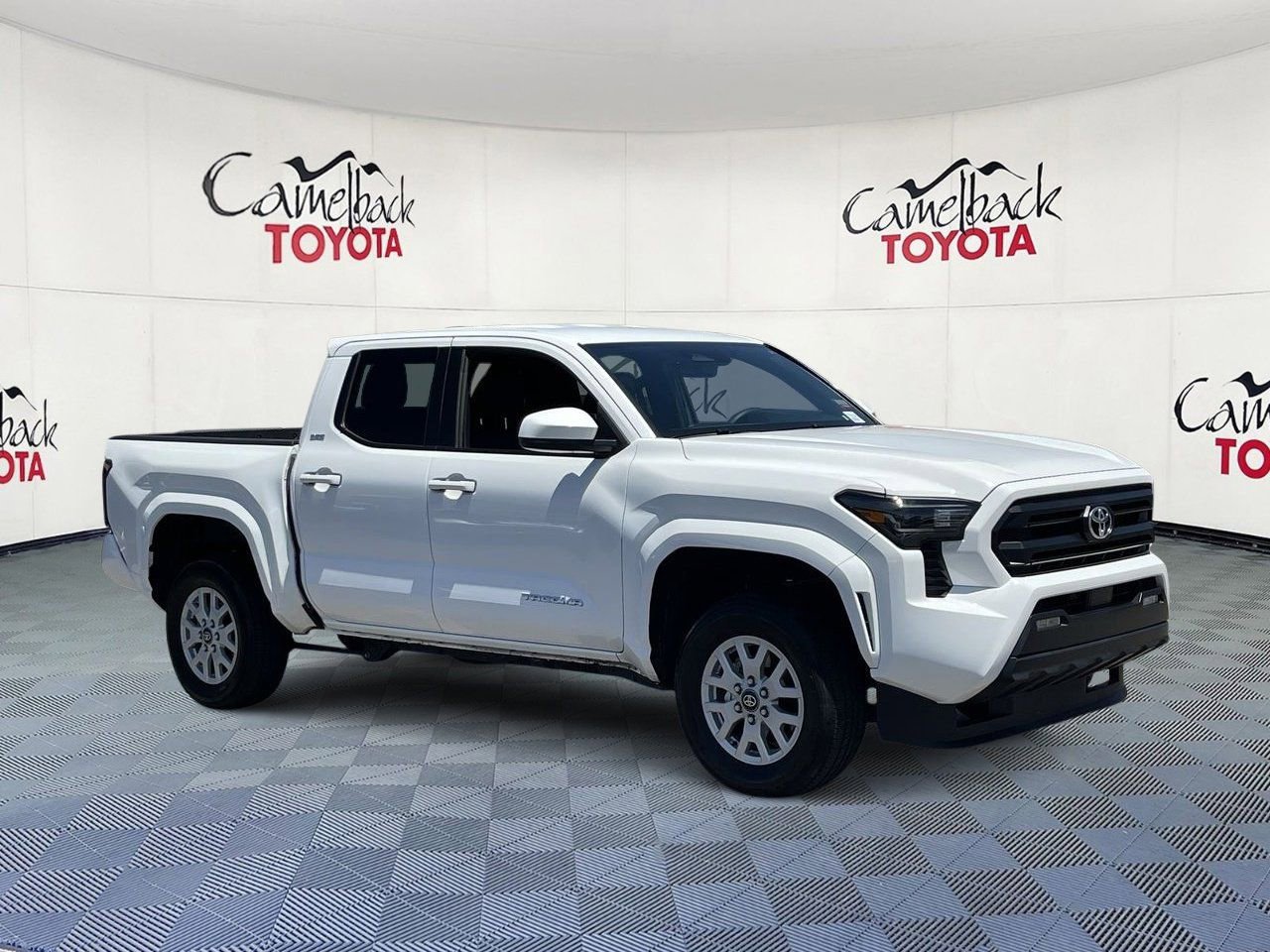 Used 2025 Toyota Tacoma SR5 AWD/4WD image 3