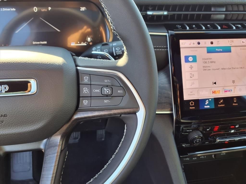 New 2025 Jeep Grand Cherokee Limited AWD/4WD image 11