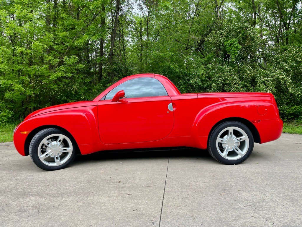 Used 2004 Chevrolet SSR w/ Preferred Equipment Group RWD image 3