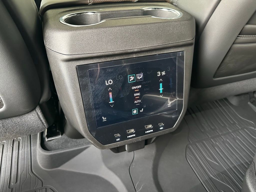 New 2026 GMC Yukon Denali Ultimate AWD/4WD image 22