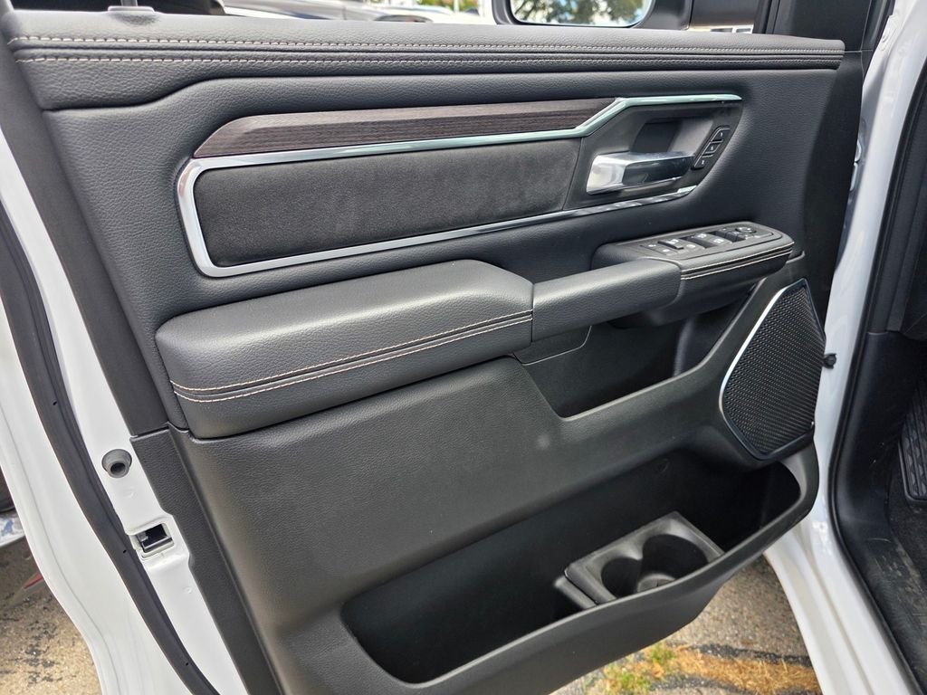 New 2026 RAM 1500 Laramie w/ Sport Appearance Package AWD/4WD image 8